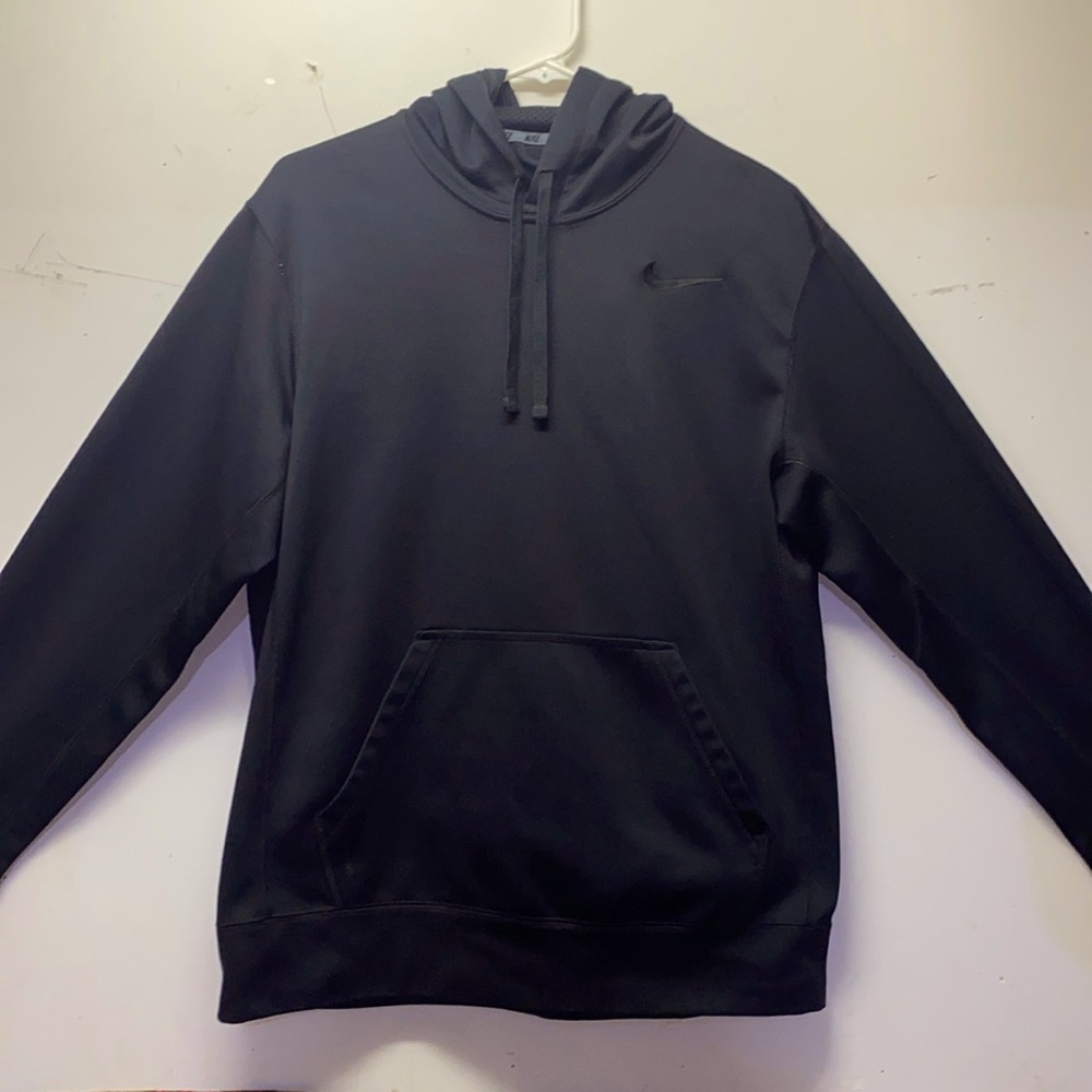 Men’s Nike therma fit hoodie/Black    Size medium